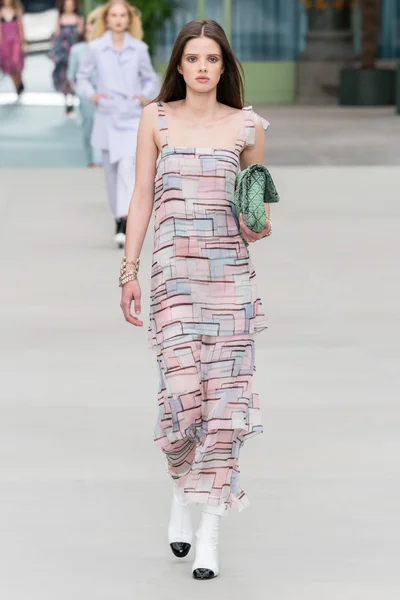 Look 48